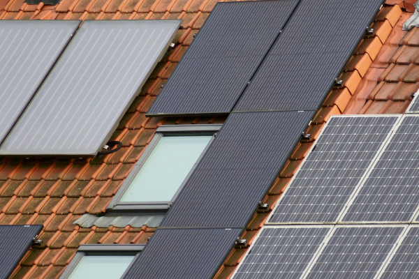 Hausdach mit Photovoltaikanlage