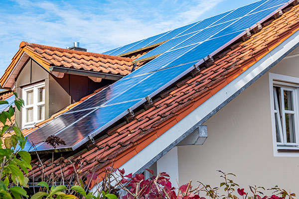 Eigenheim Dach mit Photovoltaik